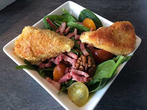 Salade de jeunes pousses corsées, noix, lardons, camembert pané