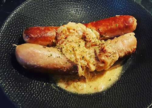 Saucisses de Toulouse, crème et oignons