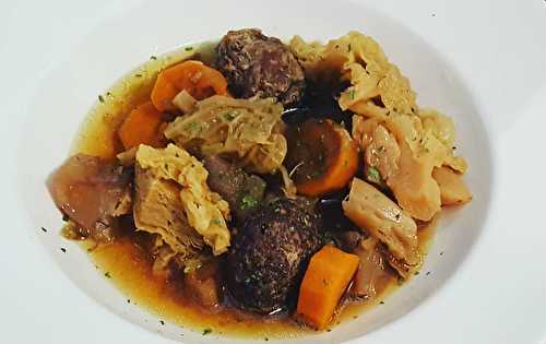 Soupe au chou aux boulettes de viande à la mijoteuse