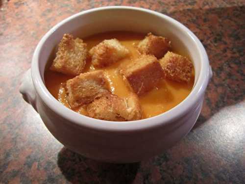 Soupe de carottes au lait de coco et ses croûtons au parmesan