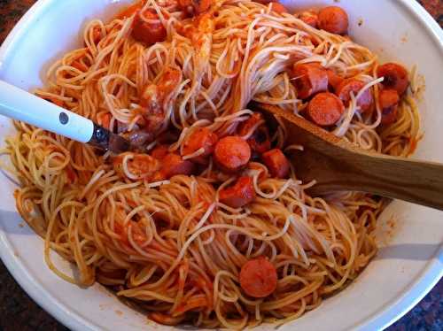 Spaghetti knachis/mozzarelle à la sauce tomate parfumée à l'origan