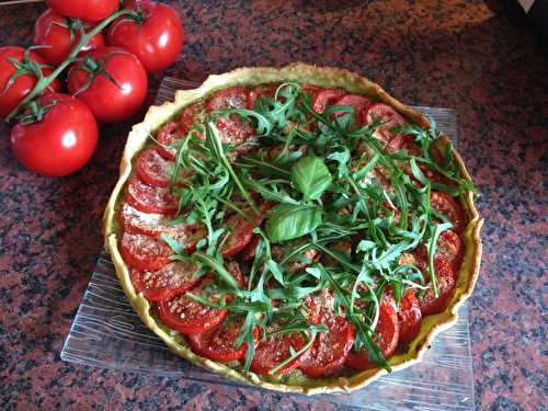 Tarte à la tomate, au pesto,parmesan et roquette