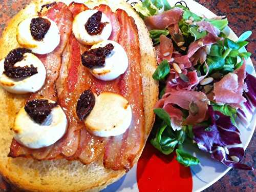 Tartine de chèvre chaud, miel et mirabelles