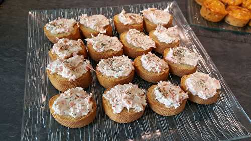 Toasts de rillettes de saumon à l'aneth