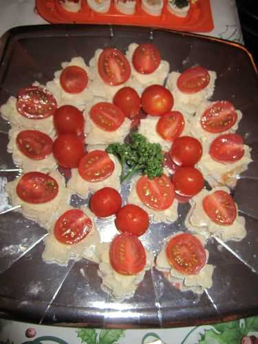 Toasts Sapin à la tomate Cerise