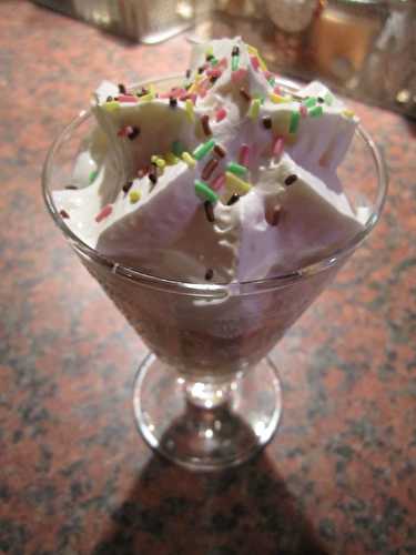 Verrine de chantilly au pain d'épices et au sirop d'érable sur son lit de crème Pralinée