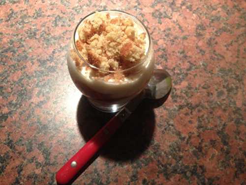 Verrine de fromage blanc à la crème de marron et au biscuit à la noisette