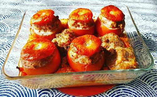 Tomates farcies sur son lit de riz