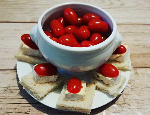 Toasts au fromage Le Coq et tomates cerises