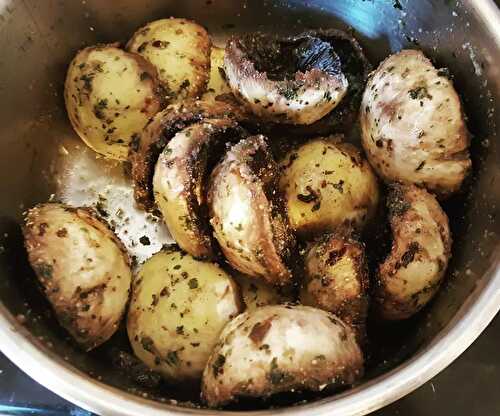 Champignons de Paris aux deux ails et persil au Barbecue