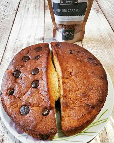 Gâteau duo à la banane, moitié pistoles de chocolat, moitié pépites caramel