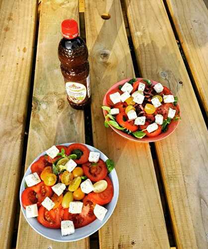 Salade de mâche, tomates, mozzarelle et lardons de bacon