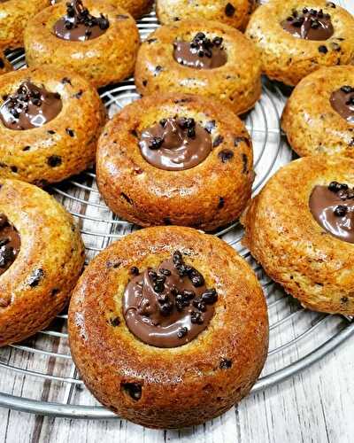 Cookies donuts fourrés à la pâte à tartiner pétillante et au sucre pétillant au chocolat