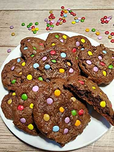 Cookies chocolat et pastilles colorées