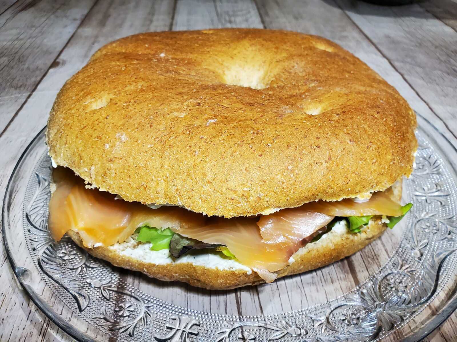 Bagel géant au saumon