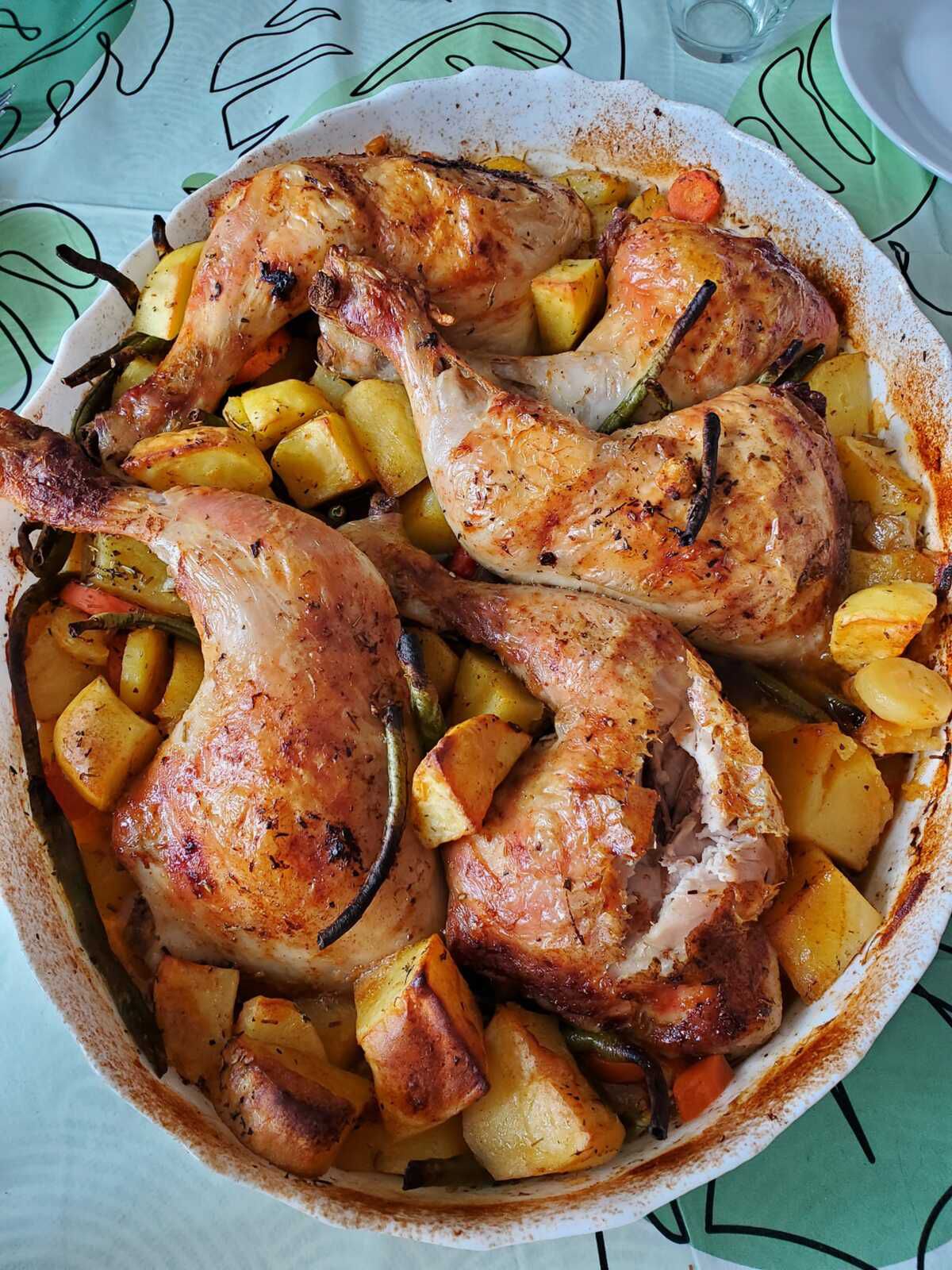 Cuisses de poulet et légumes au four 