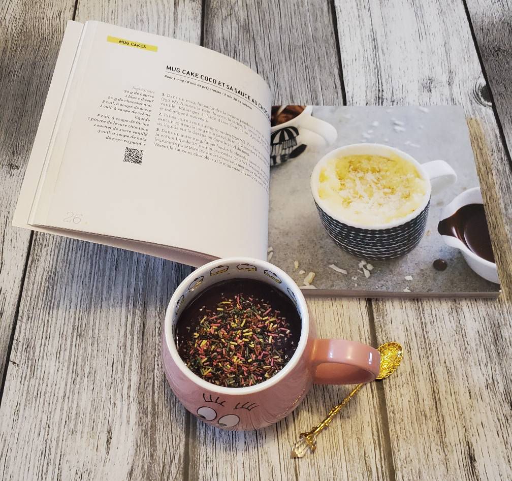 Mug cake coco et sa sauce au chocolat