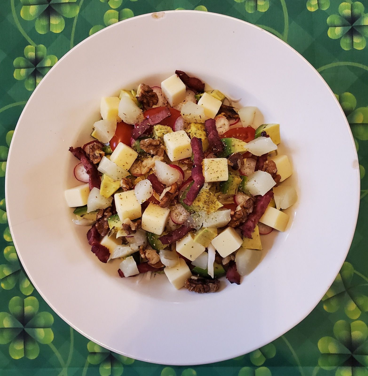 Salade d'endives, meule du Besac, poire et noix