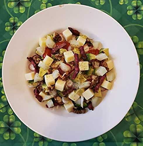 Salade d'endives, meule du Besac, poire et noix