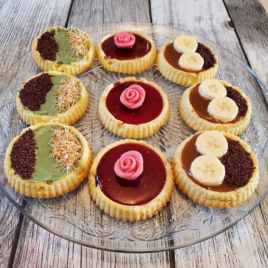 Trio de tartelettes renversées ; tablette Dubaï, banane caramel et framboise