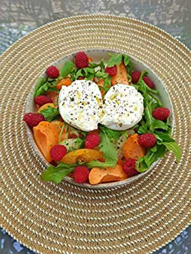 Salade de burrata abricots framboises
