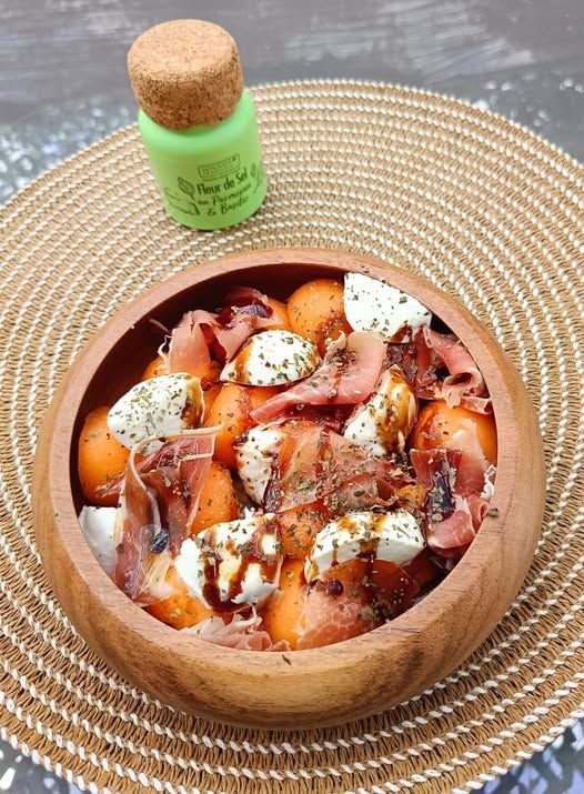Salade de melon, mozzarella et Proscuitto