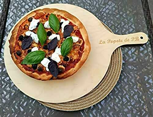 Pizza poulet straciatella et basilic