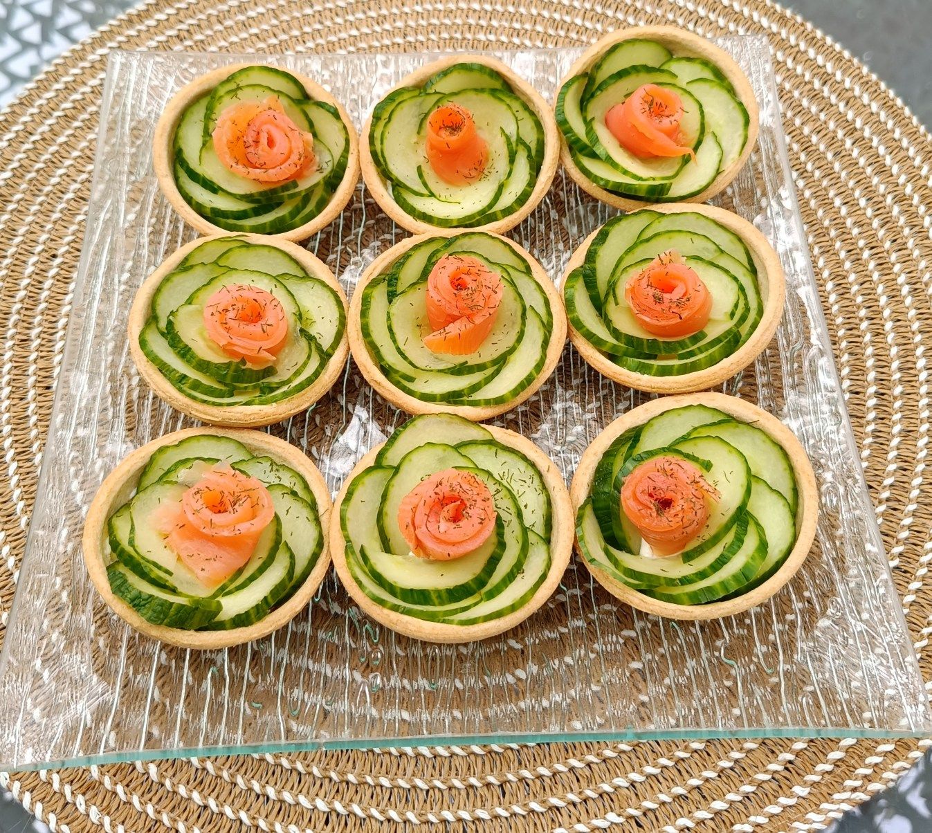 Tartelettes fraîcheur concombre truite fumée