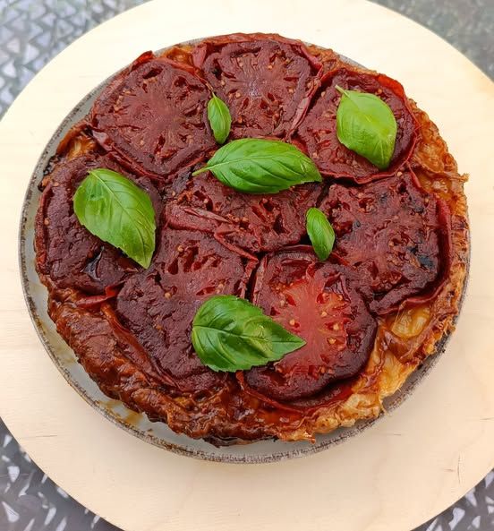 Tatin de tomates, parmesan et basilic