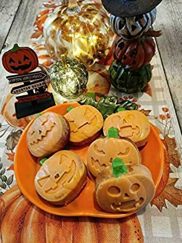 Citrouilles au skyr et vanille, coques en chocolat blanc