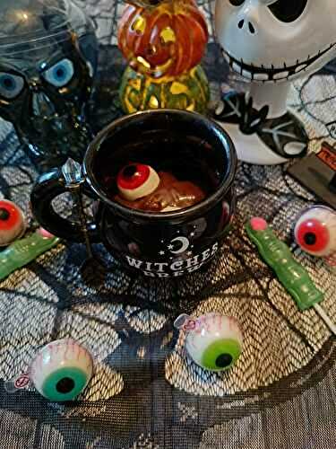 Eyeball mug cake