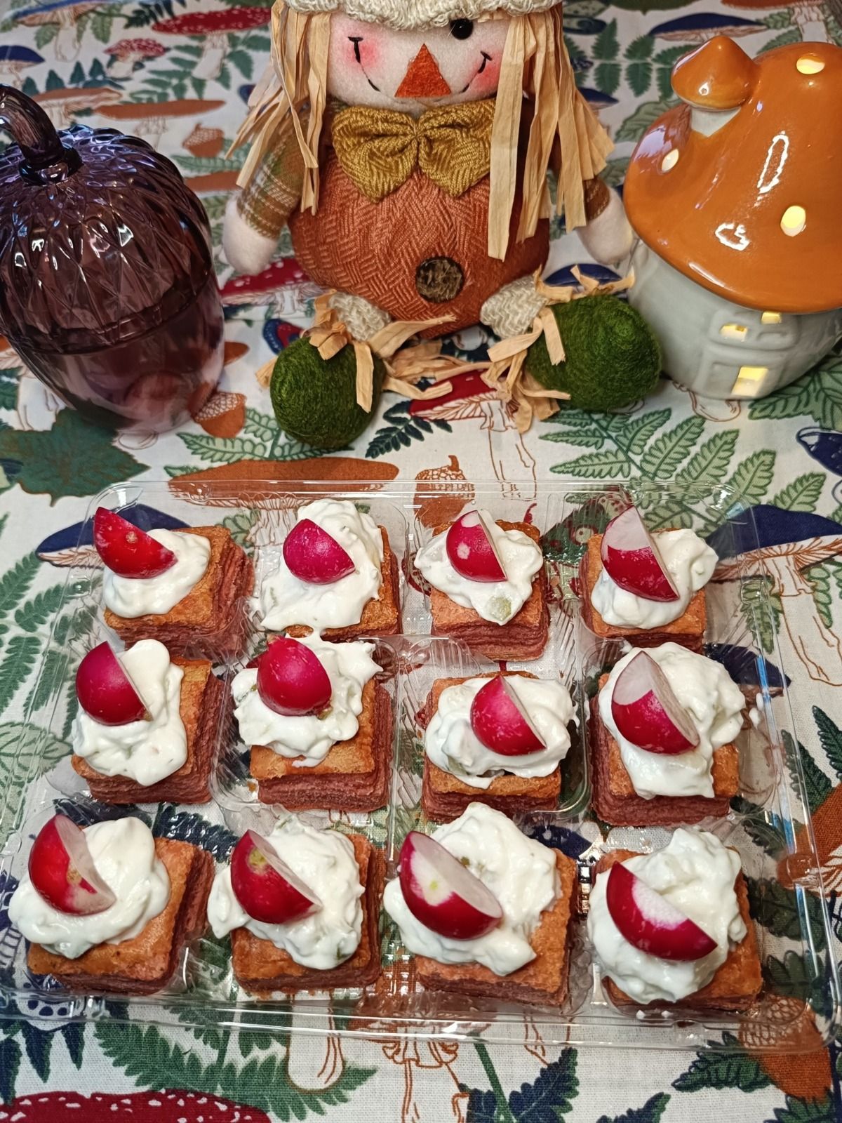 Mini bouchées Betterave et Poivre, tzatziki et radis rose