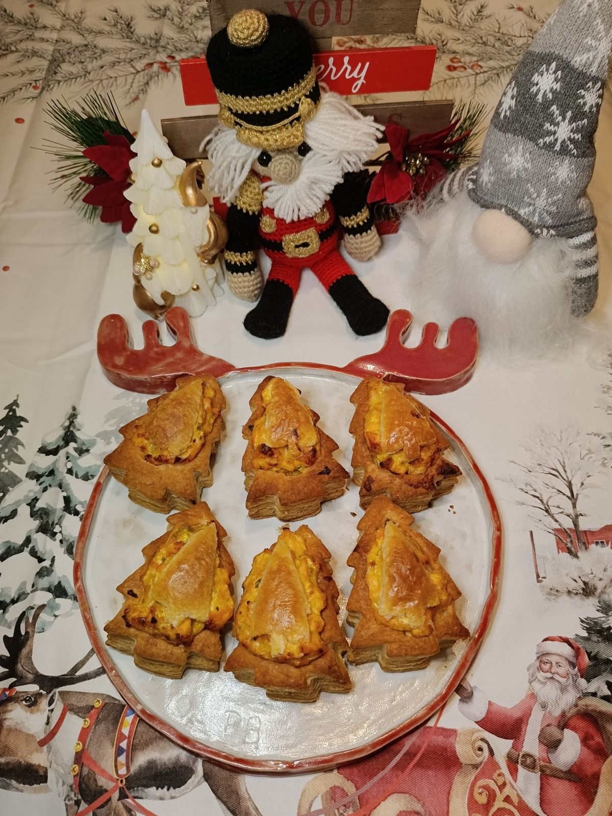 Sapins feuilletés au saumon et crevettes