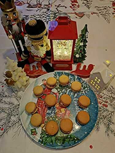 Macarons salés au foie gras et confiture d'oignons