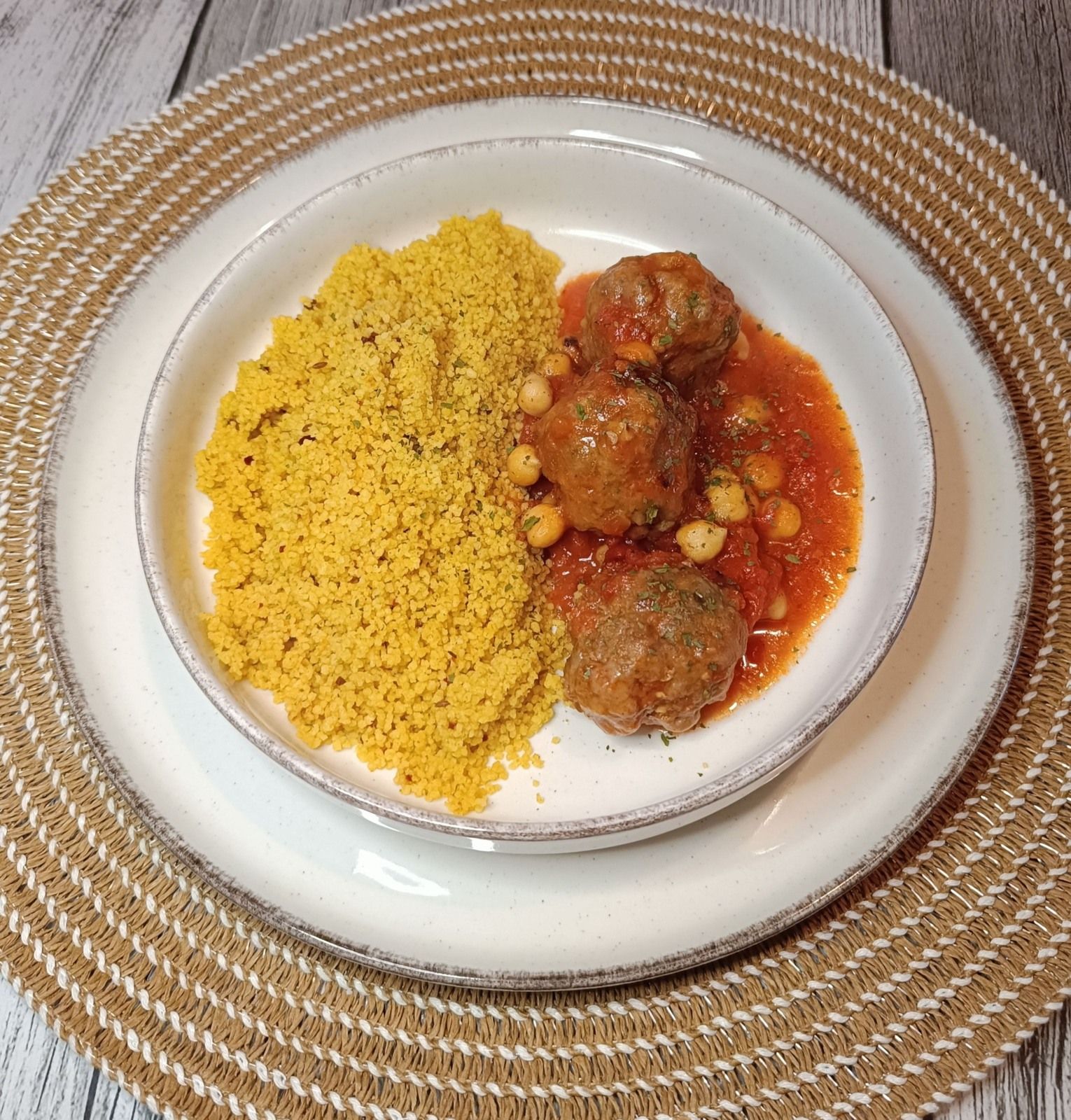 Boulettes de viande sauce tomates et pois chiches