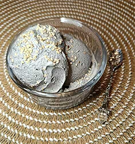 Crème glacée au sésame noir