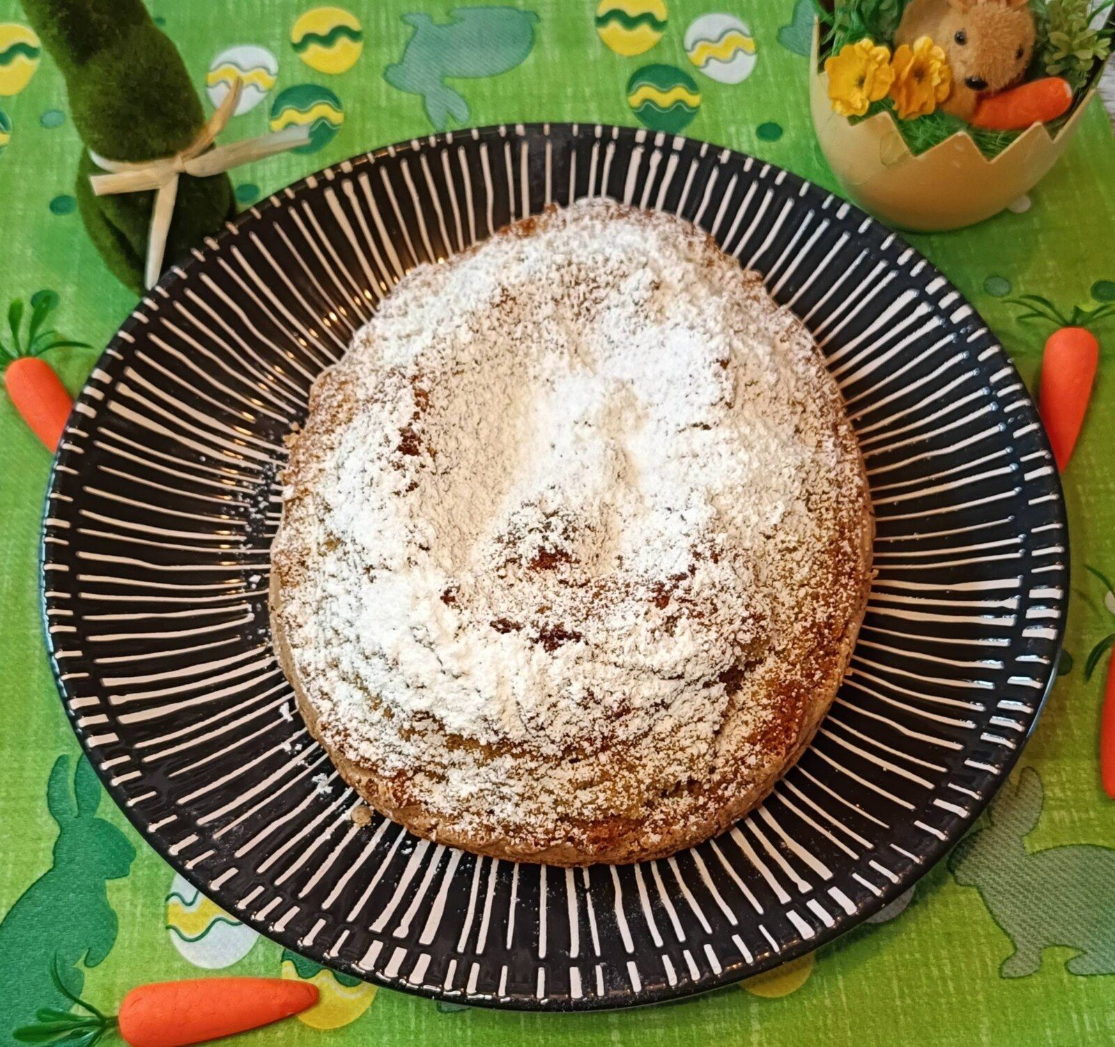 Moelleux amandes et fleur d'orange en œuf de Pâques