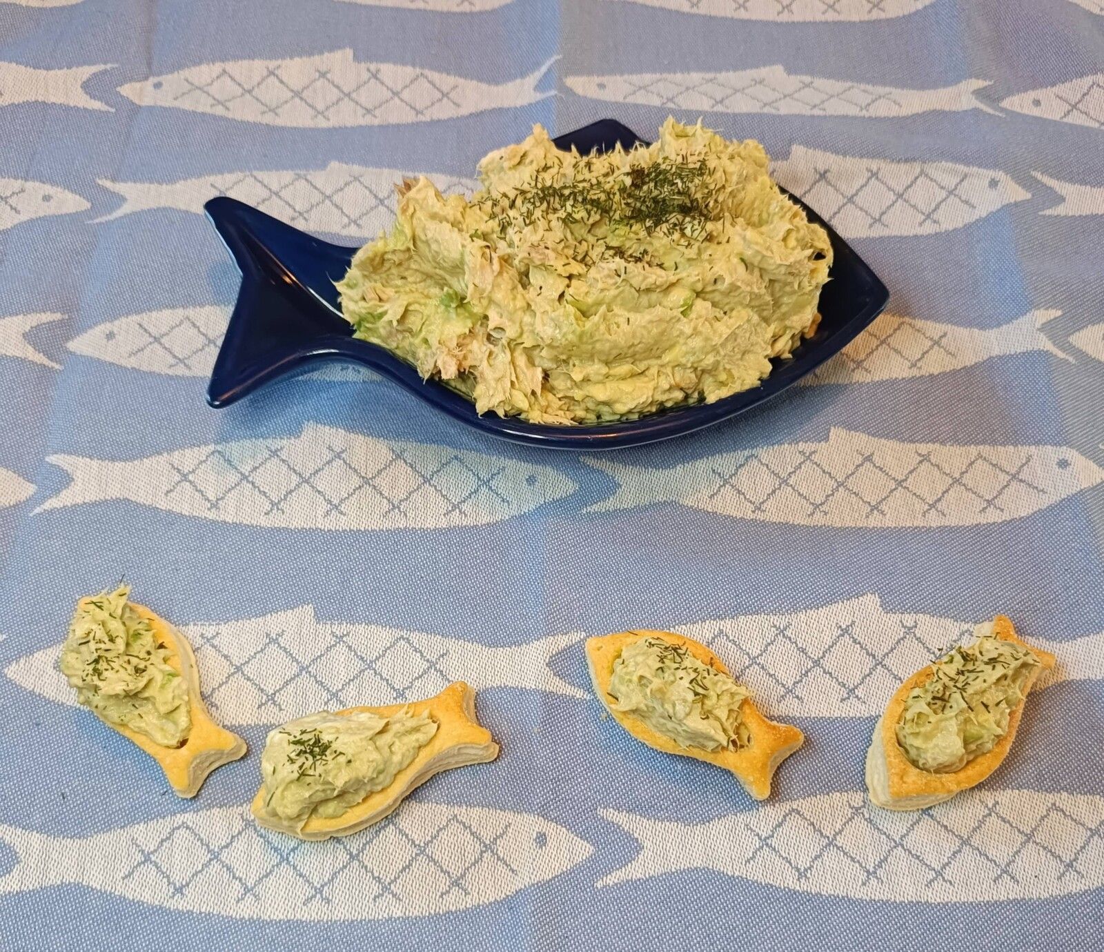 Rillettes de thon à l'avocat et ses petits poissons feuilletés