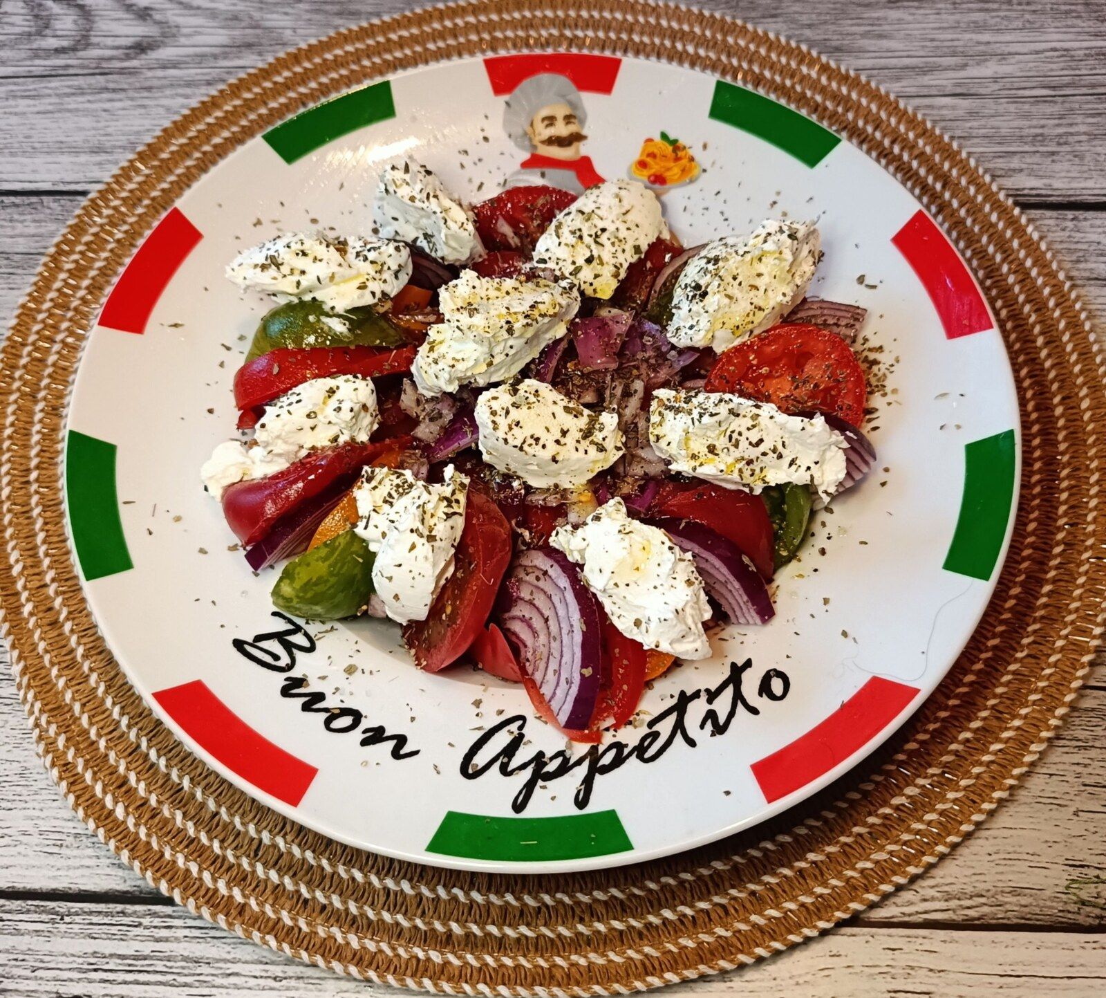 Salade de tomates multicolores au chèvre frais