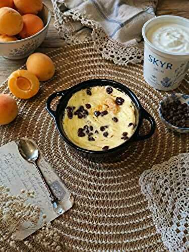 Flan au skyr, abricots et pépites de chocolat