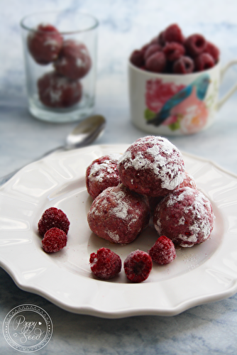 Amaretti aux biscuits roses, framboises, et rose