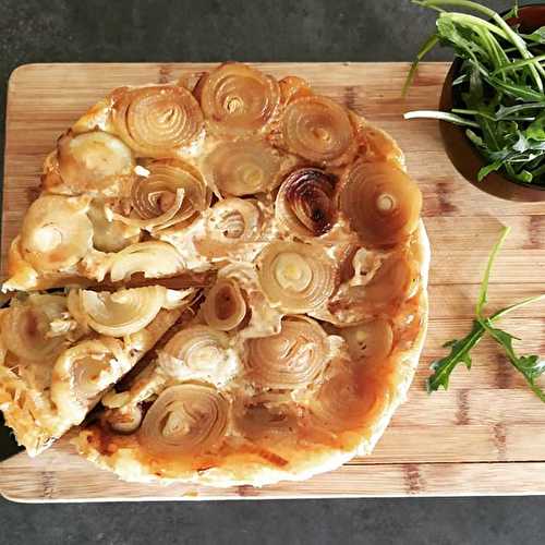 Tarte tatin aux oignons, chèvre et miel d'acacia