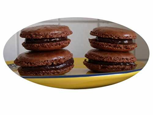 Macarons au chocolat noir (ganache chocolat au beurre salé)