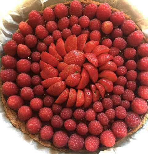 Tarte aux framboises et fraises du jardin