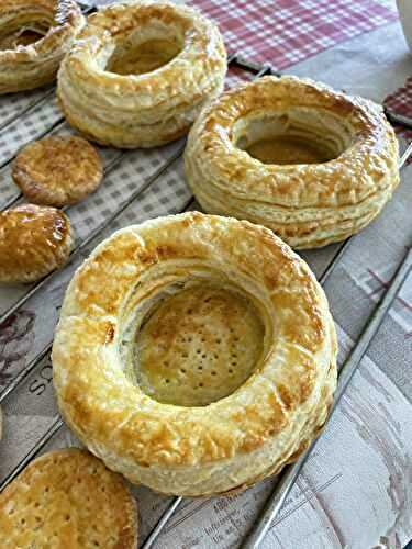 Ingrédients : pour les contenants 500g de pâte feuilletée 1 œuf entier battu pour... - Pour vos palais !