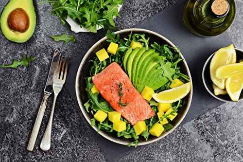 Salade de Saumon, Avocat et Mangue