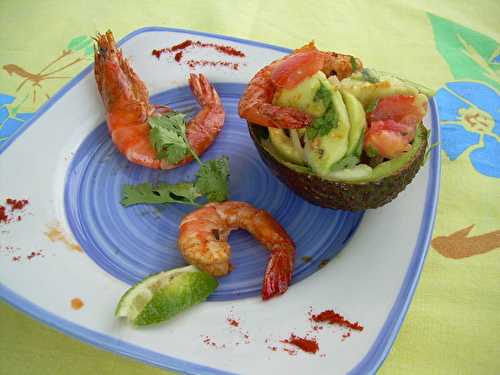 Avocats farcis aux crevettes pigmentées