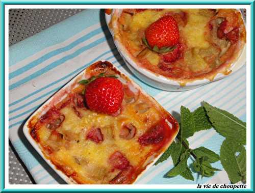 CLAFOUTIS AU YAOURT, FRAISE ET RHUBARBE