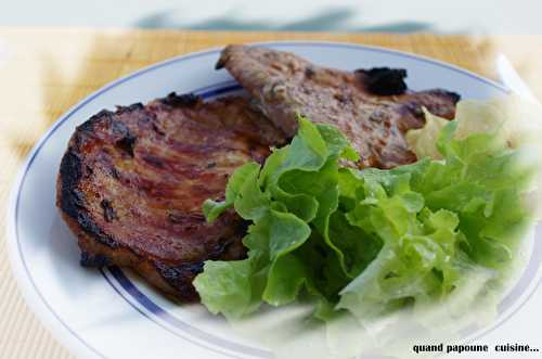 CÔTE ET GRILLADE DE PORC MARINEES AU BARBECUE