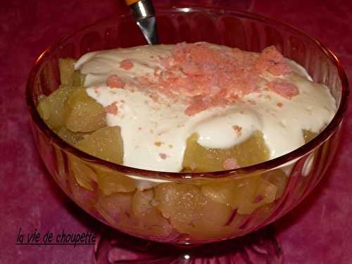 Coupe aux pommes et biscuits roses de Reims